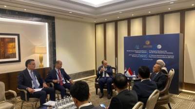 وزير التجارة والصناعة يبحث مع نظيره الإندونيسي فرص تعزيز التعاون التجاري والاستثماري بين البلدين