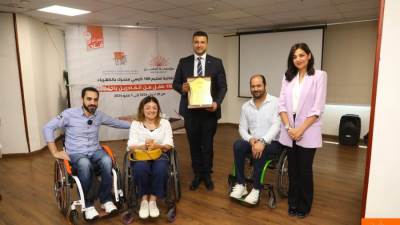 مؤسستا "التجاري الدولي" و"الحسن لدمج القادرون باختلاف" تحتفلان بتسليم 100  كرسي كهربائي للأطفال