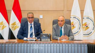 وزير الري ومحافظ الفيوم يناقشان الموقف المائى بالفيوم خلال فترة أقصى الاحتياجات