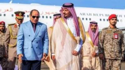 الرئيس السيسي يستهل زيارته للأراضى المقدسة بالصلاة فى المسجد النبوى الشريف