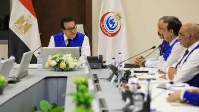 وزير الصحة يوجه بالإلتزام بجداول نوبتجيات العيد للفرق الطبية