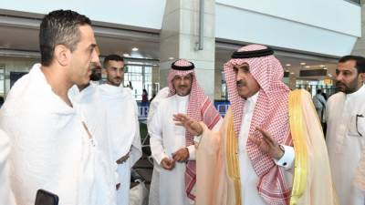 القائم بأعمال سفارة المملكة لدى مصر يودع ضيوف خادم الحرمين من حجاج فلسطين