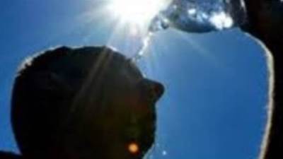 الإمارات تطبق قرار حظر العمل وقت الظهيرة بدءا من اليوم