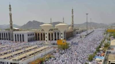 بدء نفير الحجاج من عرفات للمبيت في المزدلفة قبل التوجه إلى منى لرمي الجمرات