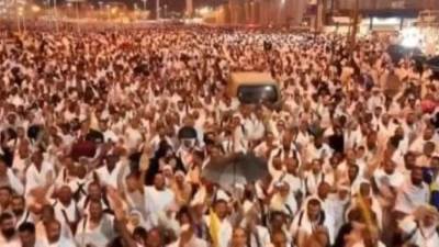 لقطات حية لنفير حجاج بيت الله الحرام من صعيد عرفات إلى مشعر مزدلفة