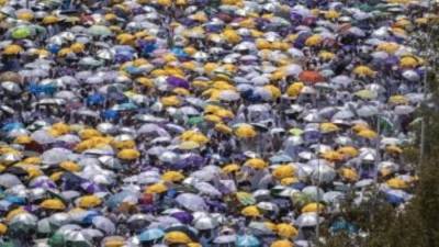 حجاج بيت الله الحرام يؤدون صلاتى المغرب والعشاء بمسجد المشعر الحرام