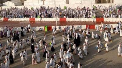 حجاج الجمعيات الأهلية يواصلون أداء المناسك.. ويرمون جمرة العقبة الكبرى