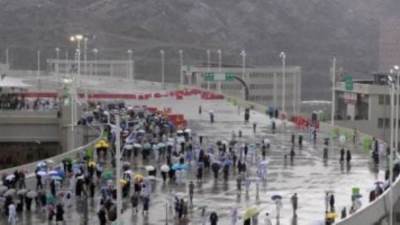 سقوط أمطار على المسجد الحرام ومشعر مِنى وسط موجة حر قياسية