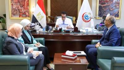 وزير الصحة يستعرض الاستراتيجية الوطنية للسكان والتنمية ويثمن جهود الجهات المشاركة في تنفيذها