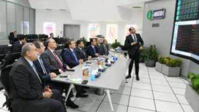 وزير البترول يعقد اجتماعاً موسعاً بمركز التحكم القومى للغاز بجاسكو