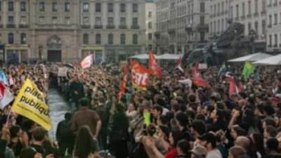 استمرار المظاهرات في العاصمة باريس ضد اليمين المتطرف