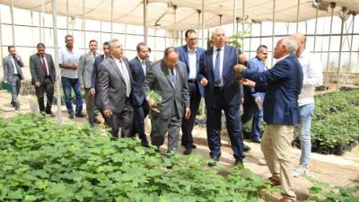 وزير الزراعة يتفقد معمل سمارت لاب لتشخيص الأمراض النباتية ويشيد بمستوى المعمل
