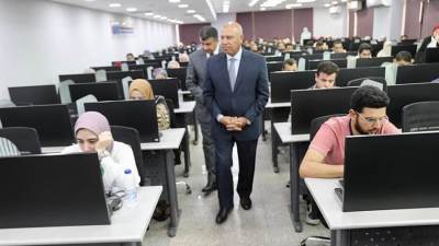 النقل يتفقد أعمال امتحان المتقدمين في مسابقة شغل وظائف مهندسين ومحاسبين بالهيئة القومية للانفاق