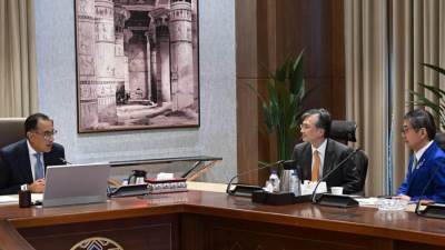 رئيس الوزراء يلتقي رئيس شركة "سرايا" اليابانية العالمية