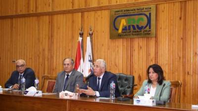 وزير الزراعة يدشن مبادرة مركز البحوث الزراعية لتفعيل دور المراكز الإرشادية فى 9 محافظات 