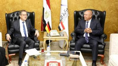 وزير النقل يبحث مع السفير الالماني بالقاهرة تعزيز التعاون المشترك في مجالات النقل المختلفة