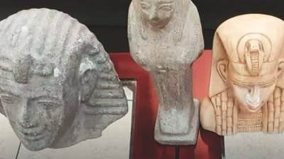 ضبط سائح في مطار الأقصر وبحوزته قطعتان أثريتان