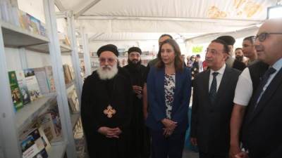 نيفين الكيلاني: إهداء مكتبة الكنيسة المرقسية بالإسكندرية مجموعة متميزة من إصدارات قطاعات الوزارة في المجالات المعرفية المتنوعة