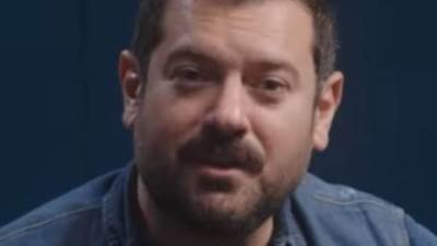 عمرو يوسف عن فترة العلاج الكيماوى لكندة علوش: كنا نترك حياة عند صديقتنا