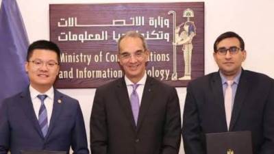 وزير الاتصالات يكرم الفائزين بمسابقة هواوى العالمية لتكنولوجيا المعلومات