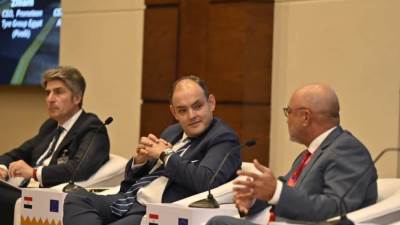 وزير التجارة والصناعة يستعرض مقومات القطاع الصناعى وفرص صناعة السيارات فى مصر