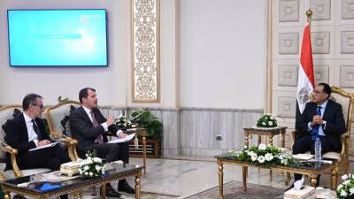 رئيس الوزراء يلتقي النائب الأول لرئيس البنك الأوروبي لإعادة الإعمار والتنمية 