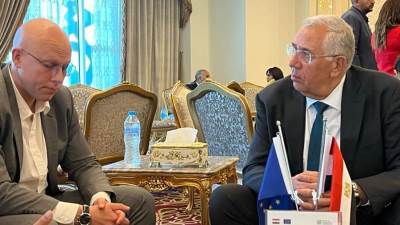 وزير الزراعة يبحث مع إحدى كبريات الشركات الهولندية التعاون في إنتاج وتسويق تقاوي البطاطس