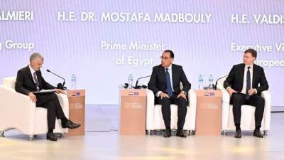 الغمراوي: يلتقي بوفود ثلاث شركات عالمية في مجال صناعة الدواء والرعاية الصحية