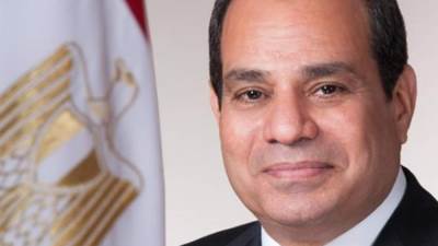 الرئيس السيسي يتوسط صورة تذكارية مع الحكومة الجديدة عقب أداء اليمين الدستورية