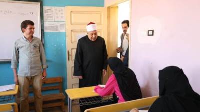 بدء اللجنة الأولى لطلاب الثانوية الأزهرية القسم الأدبى بمادة التوحيد