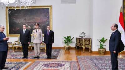 رئيسا مجلس الدولة والنيابة الإدارية يحلفان اليمين أمام الرئيس السيسى