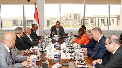 وزير الإسكان يعقد اجتماعه مع جهات وقطاعات الوزارة.. ويستعرض خطة العمل وخارطة الطريق التى ستتبعها الوزارة