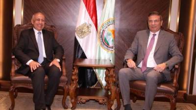 وزير الزراعة يستقبل المهنئين ويجتمع بقيادات الوزارة ويؤكد على استكمال خطط التنمية الريفية