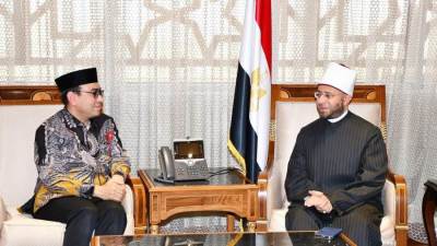 وزير الأوقاف يستقبل نائب الأمين العام لمجلس العلماء الإندونيسي والوفد المرافق له