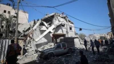 إعلام فلسطينى: شهيدان وعدد من المصابين جراء قصف منزل بدير البلح وسط غزة