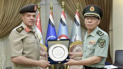 الكلية العسكرية التكنولوجية تستقبل وفداً من جامعة العلوم للدفاع الوطنية الصينية