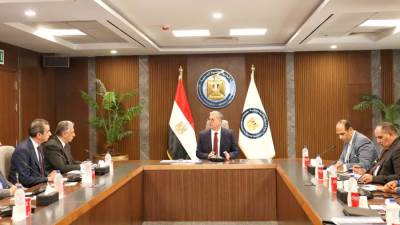 وزير البترول يجتمع بقيادات الهيئة لمواجهة التحديات الخاصة بنشاط الإنتاج