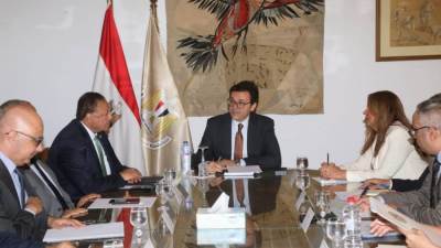 وزير الثقافة يعقد اجتماعًا مع رؤساء الهيئات والقطاعات التابعة للوزارة لمناقشة استراتيجية الفترة المقبلة