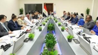 وزير الصحة يعقد اجتماعا لمناقشة مشروع التطوير المؤسسى للوزارة