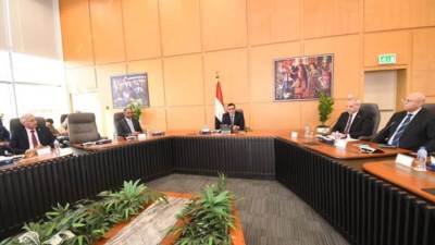 وزير الإسكان يتابع سير العمل وتنفيذ مشروعات الهيئة العامة لتعاونيات البناء والإسكان