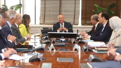 وزير الصناعة والنقل  يبحث توطين وتنمية صناعة السيارات والصناعات المغذية لها 