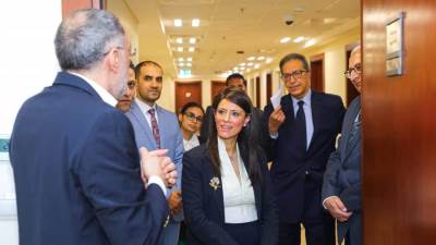 المشاط تتابع سير العمل بديوان عام الوزارة وتواصل اللقاءات مع مديري ومسئولي القطاعات المختلفة