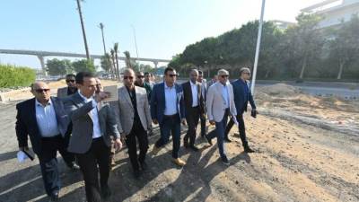 جولة موسعة لوزير الإسكان بمشروعات تنفيذ وتطوير ورفع كفاءة محاور الطرق بالقاهرة الجديدة