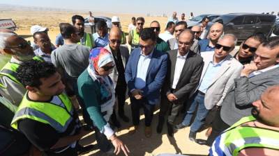 الشربيني يوجه مكتبه الفنى بتنظيم متابعات ميدانية أسبوعية للمشروعات.. وإعداد تقارير دورية بالموقف التنفيذى