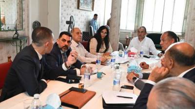 وزير قطاع الأعمال العام يعقد اجتماعا موسعا برؤساء شركات الغزل والنسيج