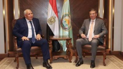 وزير الزراعة لوفد جامعة الصين "مصر ترحب بالتعاون مع الصين في مجال البحث العلمي الزراعي"