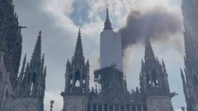 إندلاع حريق في برج كاتدرائية شهيرة في مدينة روان الفرنسية