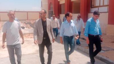 مسئولو متابعة المشروعات القومية بمجلس الوزراء يتابعون سير العمل بمشروعات  مدينة ملوي الجديدة 