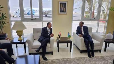 وزير الخارجية يعقد مباحثات مع نظيريه الجيبوتي والصومالى خلال زيارته لتدشين خط الطيران المباشر بين الدول الثلاث