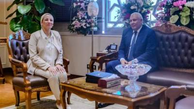 وزيرة البيئة تستقبل محافظ الوادي الجديد لبحث الفرص الاستثمارية بقطاع المخلفات